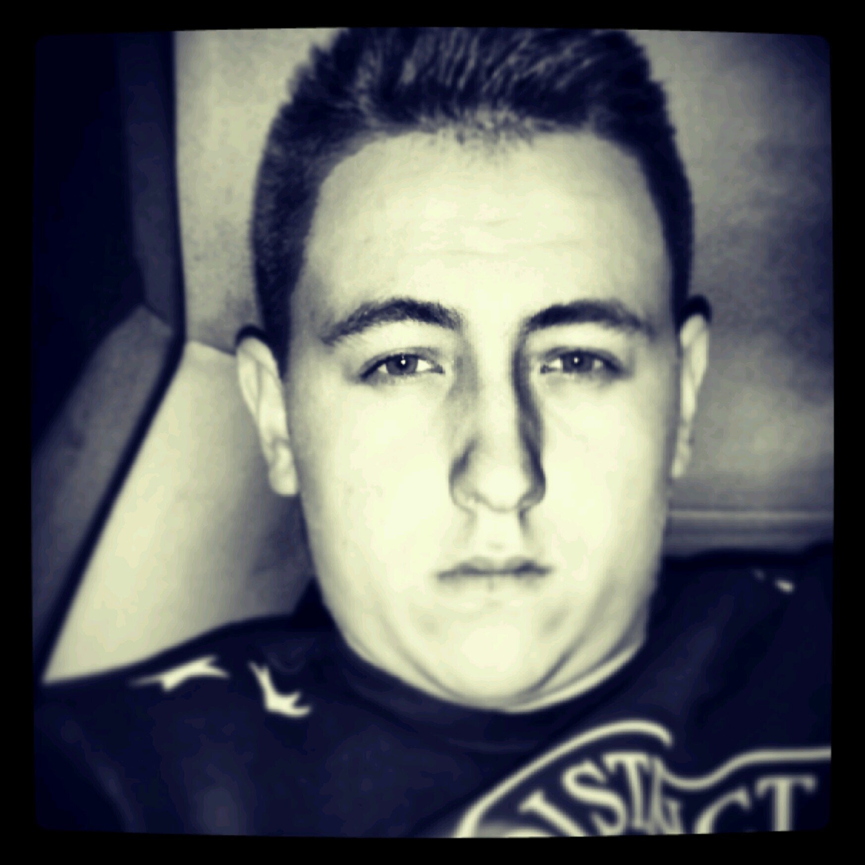 J'Follow Back ●  Jaz-y 19Ans #TeamH_andballeur   #TeamPSG ● #TeamSansEmploie● Snapchat jazykent
#TeamRohff #Instagrame: jazykent