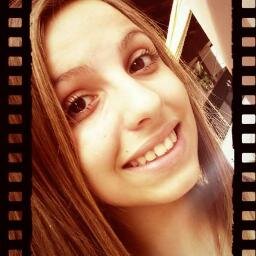 Se um dia tiver que escolher entre o mundo e o amor… lembre-se: se escolher o mundo ficará sem o amor, mas se escolher o amor com ele você conquistará o mundo ☮
