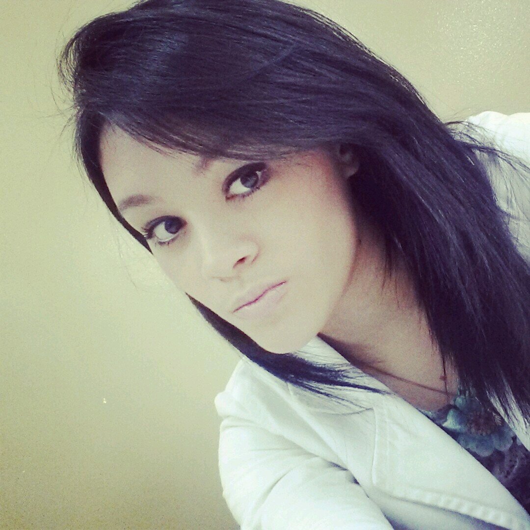 Souu timida, e alegre ao msm tempo . Tenho 17 anos, gosto de ficar mais na minha, mais tbm gosto de zuar as vezes com as minhas best e isso!!