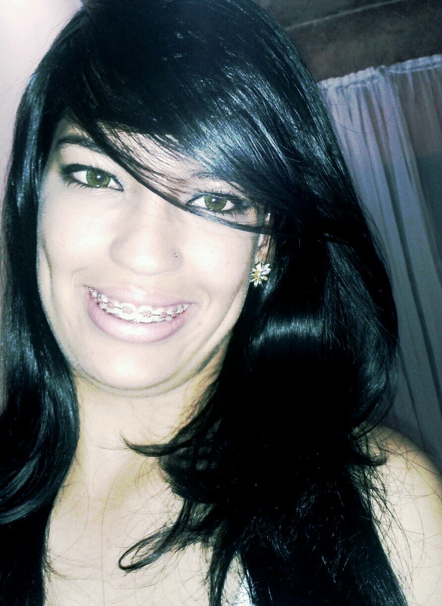 Feliz,apaixonada,futura estudante de Medicina psicologia,Flamenguista, sincera & amiga.Adoooro o universo da Maquiagem. Ah, & louca também :]