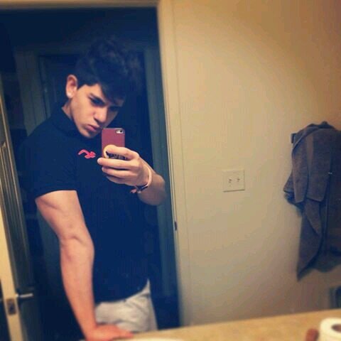 Modelo, actor, ingeniero. Soy el novio que andabas buscando.