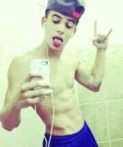 Meu amor jamais vou conseguir te definir em 160 características , você e um amor de pessoa super carinhoso e muito divertido . Lindo gostoso é Meu bj A.K