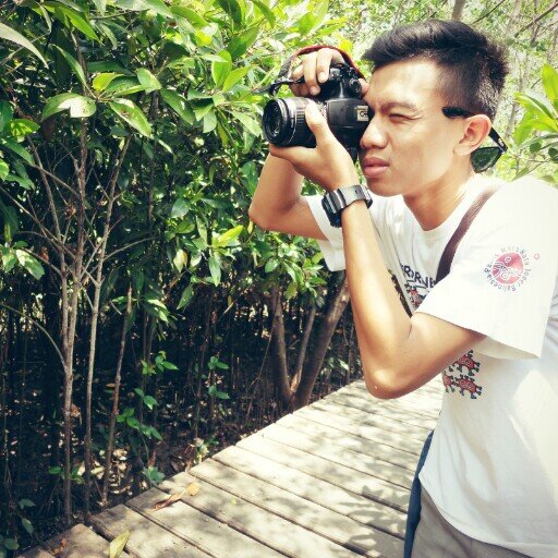 BondjetJR's profile picture. Humoris | Idealis | Realistis | Fantastis..
76923B48