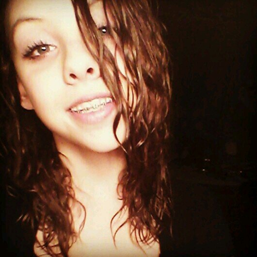 I like food, & im weird so there for follow me ♥♡♥♡ 15 years old & in 8th grade.