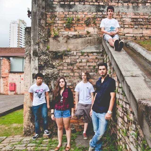 Banda paulistana de pop-rock. Voz: Mavi (@onthe3rdfloor_) Guitarras: Julio e  Vini (@Vini_verzoni) Bateria: Dudu / e-mail p shows vinicius_verzoni@hotmail.com
