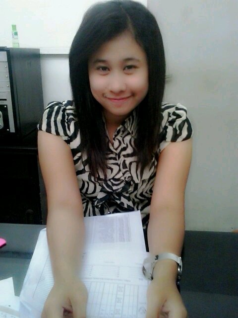 Bahagia dan buat orang lain bahagia ,