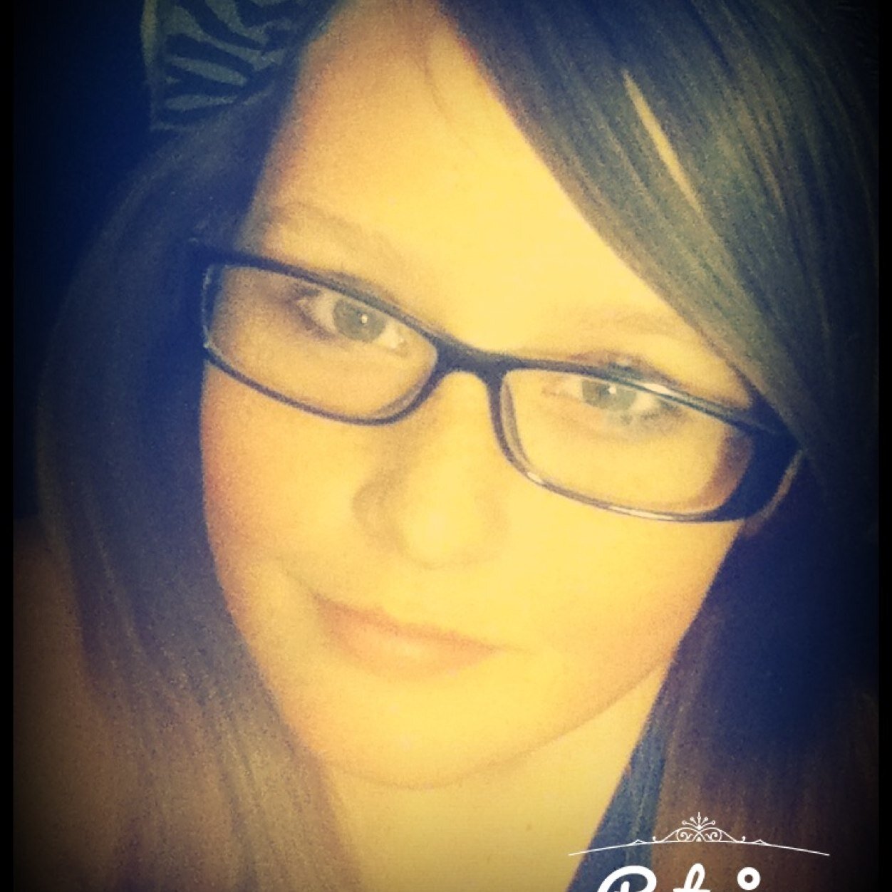 Just a teenage girl who is bi 16  dm me