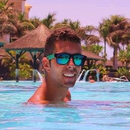Diplomado en Educación Física y Licenciado en Psicopedagogia. En busca d un buen futuro, viajando, haciendo deporte y viviendo el momento para ser feliz...