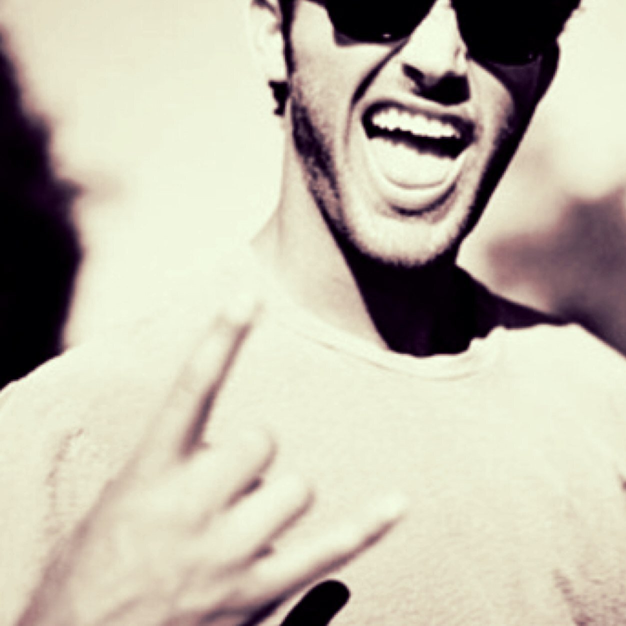 Smartassstic's profile picture. I love bæer.