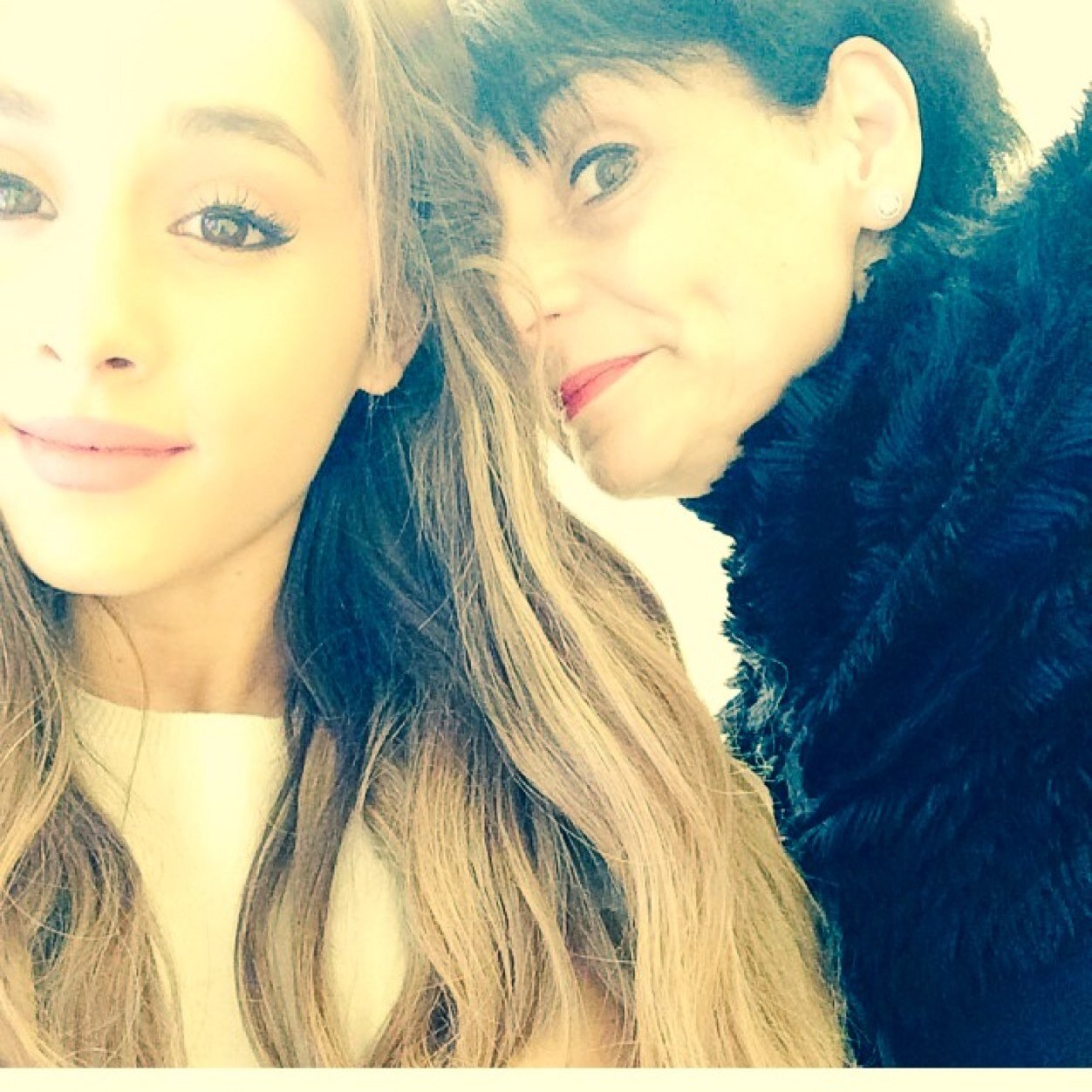 GrandeChristmas's profile picture. stop waiting for Prince Charming, get up and go find him! the poor idiot might be stuck in a tree or something ♡