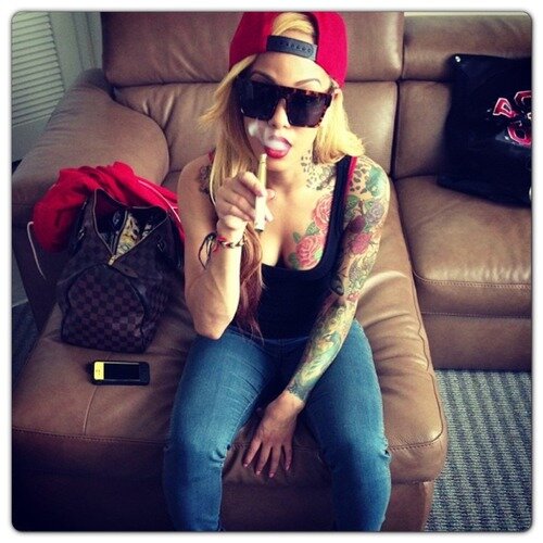 AlydaJorin's profile picture. Look me in the eyes and tell me you feel the same way.