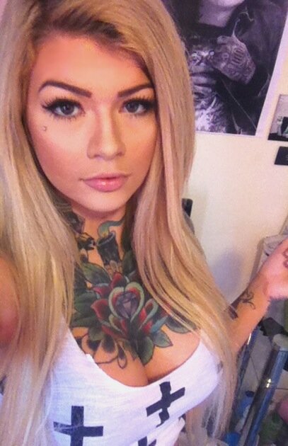 YnezLyons's profile picture. 