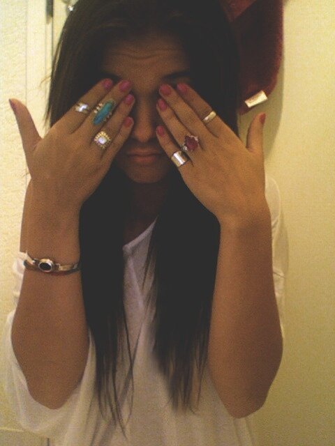 me half the time: *i'm so insecure and so ugly ew* ... me the other half the time: *i'm flawless don't touch me peasant*