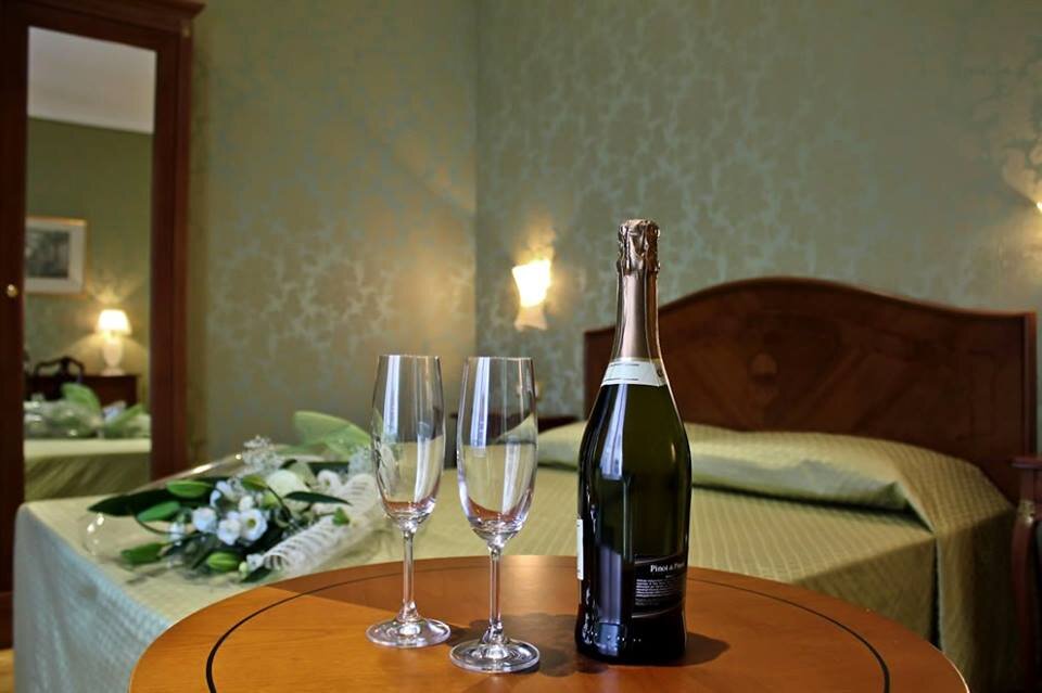Trevi Luxury Rooms è una nuova guest house di lusso del centro storico di Roma, con una posizione invidiabile vicino alla magnifica Fontana di Trevi.