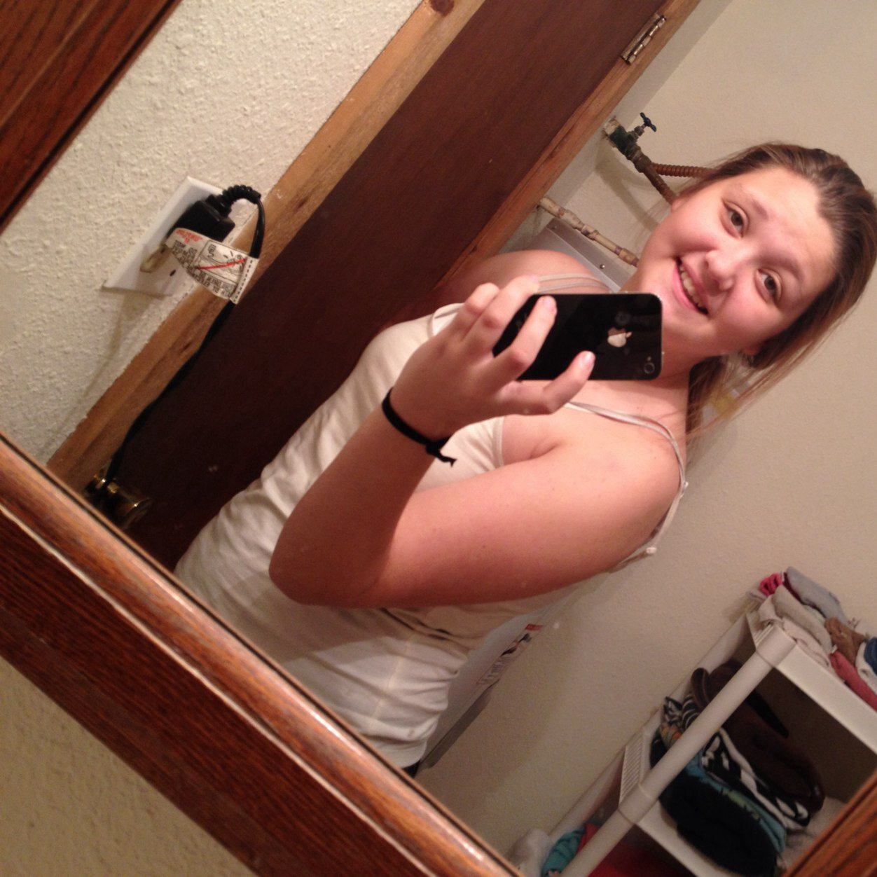 Kik: shelli_davis i love singing im 19 i an a aunt to 3 kids 2 girl and 1 boy & ones on the way i was born on dec 4,1993 my fav song the way