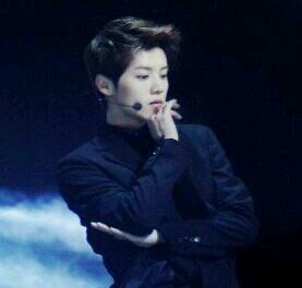 大家好我是鹿晗 。( 鹿包/루민 봇 ) 。 roleplayer of EXO's Luhan 。fantalk? ok! 。@1990XMN's cheesy bite — 你是我的幸福  。#GGMU