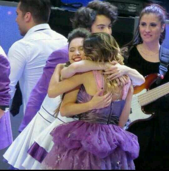 Martina stoessel my idola ;) y mi mejor amiga@lodomun2 la mejor! :)