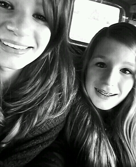 Hi lief kleintje kisses @EtienneDeSwart. 'houvanjou' Xxx @xNinaaah Hou van jou zusje 'xo jip.x
