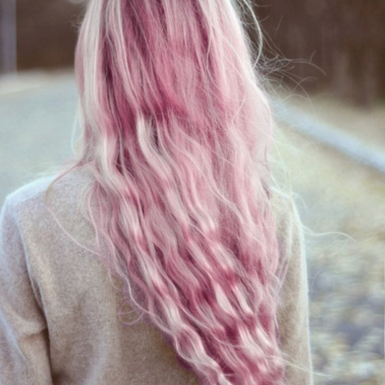 _saveyoutoday's profile picture. DM me when you feel bad, I'll be here for you. Don't forget that every single one of you is a queen ♚ Always here. #french