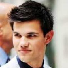 I love taylor lautner very much!please follow me to join this club,lautner_lovers