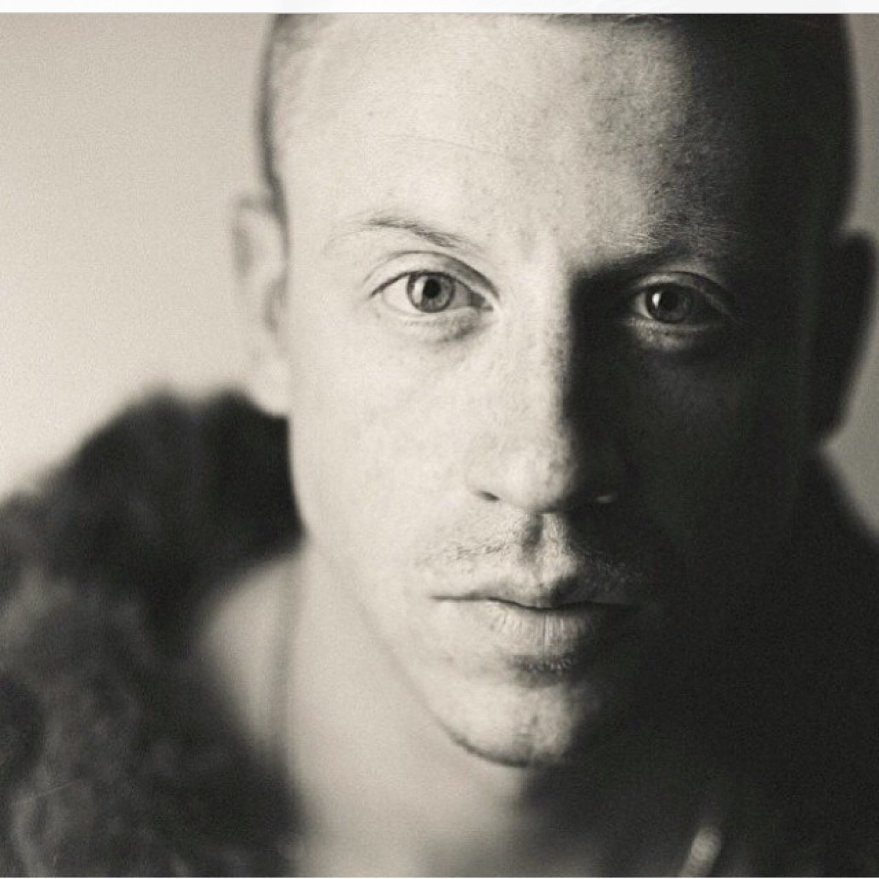 HAGAMOS que macklemore venga a ESPAÑA ,follow//macklemore & ryan lewis vendran pronto  a españa ,si no tendremos que ir a por ellos no? //#MacklemoreComeToSpain