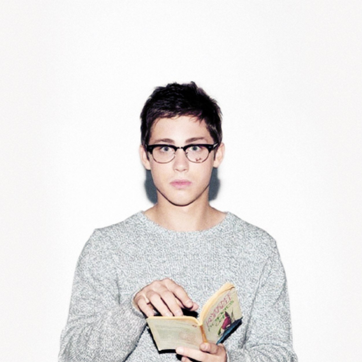 Actor and musician from Beverly Hills. [ @LoganLerman ]