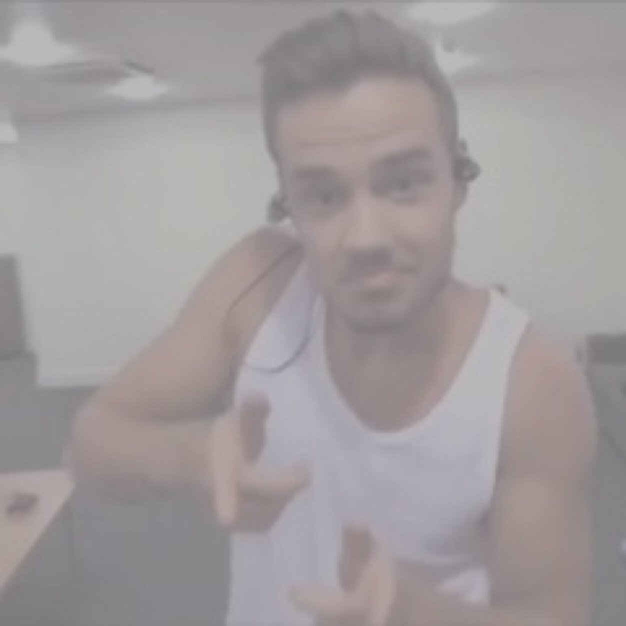 follow @starbuckspayno pls, your perfect& ilysm