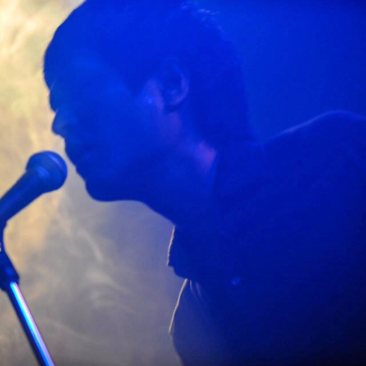 YOLZ IN THE SKYの公式アカウントです。主にライブ告知等をツイートします。2025年よりマギー（Vo）、柴田(Gt)、室田（Ba）、平瀬（Dr）の4人で活動中。yolzintheskyll@gmail.com