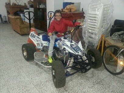 me encanta las motos gp sobre to jorge lorenzo,me encanta la musica,rapear y el dj,me gusta el futbol y sobre todo salir con mi amigos de la pandi ;)))