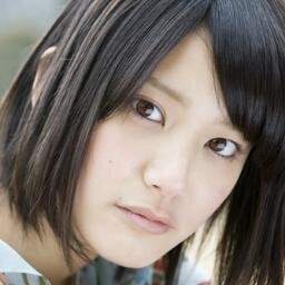 山崎紘菜さんの癒される写真をお届けします。