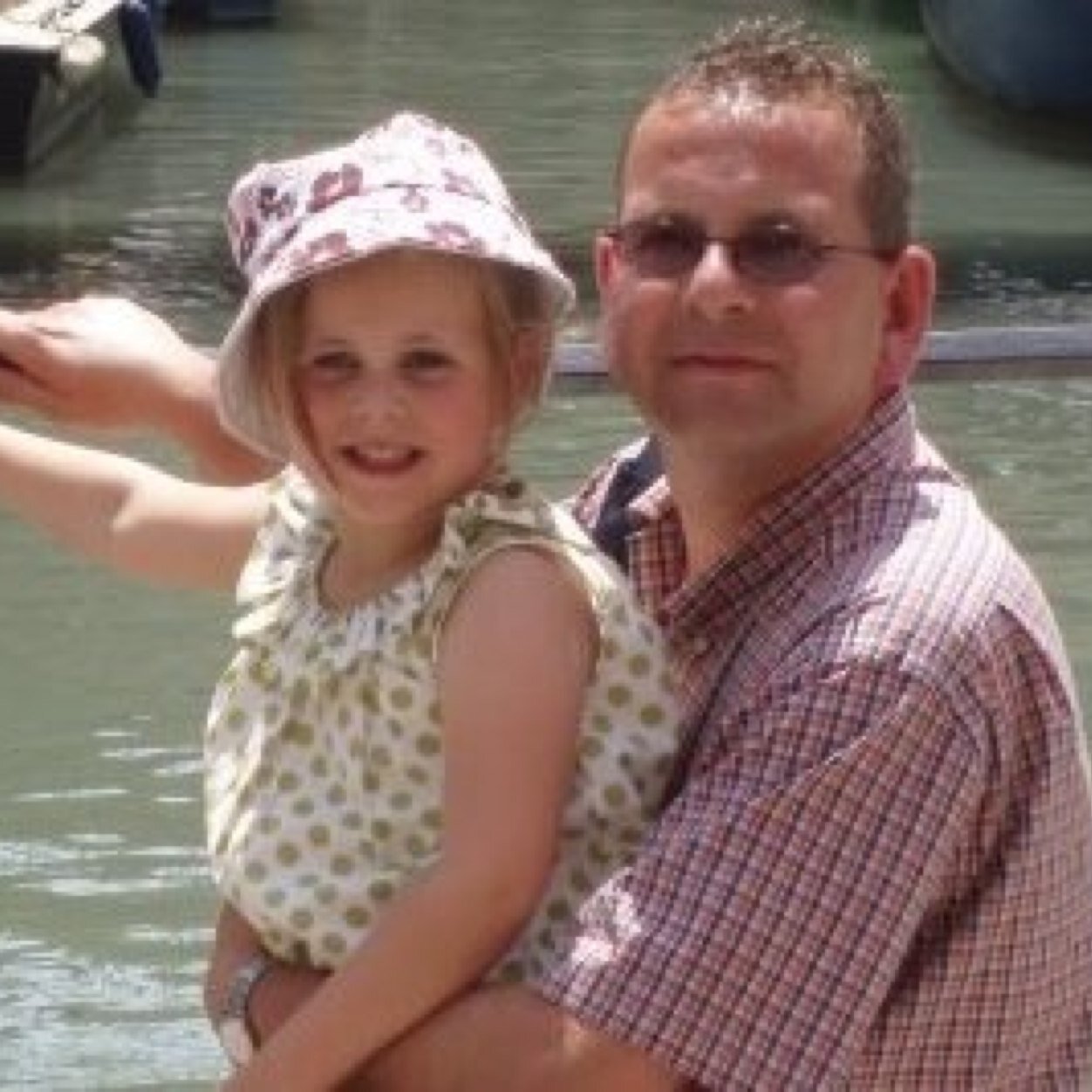 Husband, father and lover of life. Enthusiastic sports fan but a painter and decorator for my wife!