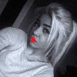 Undinite's profile picture. Esmu karaliene, priekšgala uz leju manis dēļ!