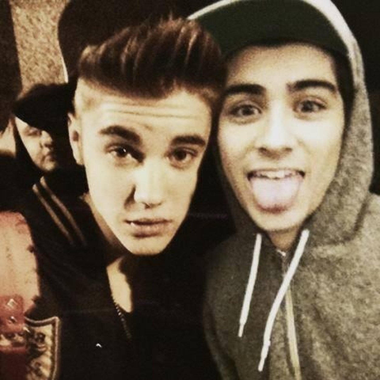 follow @biebsftrauhl__ bc she just gave you a free follow - i dont follow eggs ly x