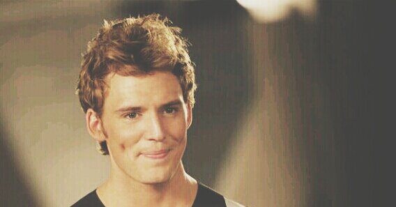 Free follow! Don't follow this follow my main account -- @oheyfinnick