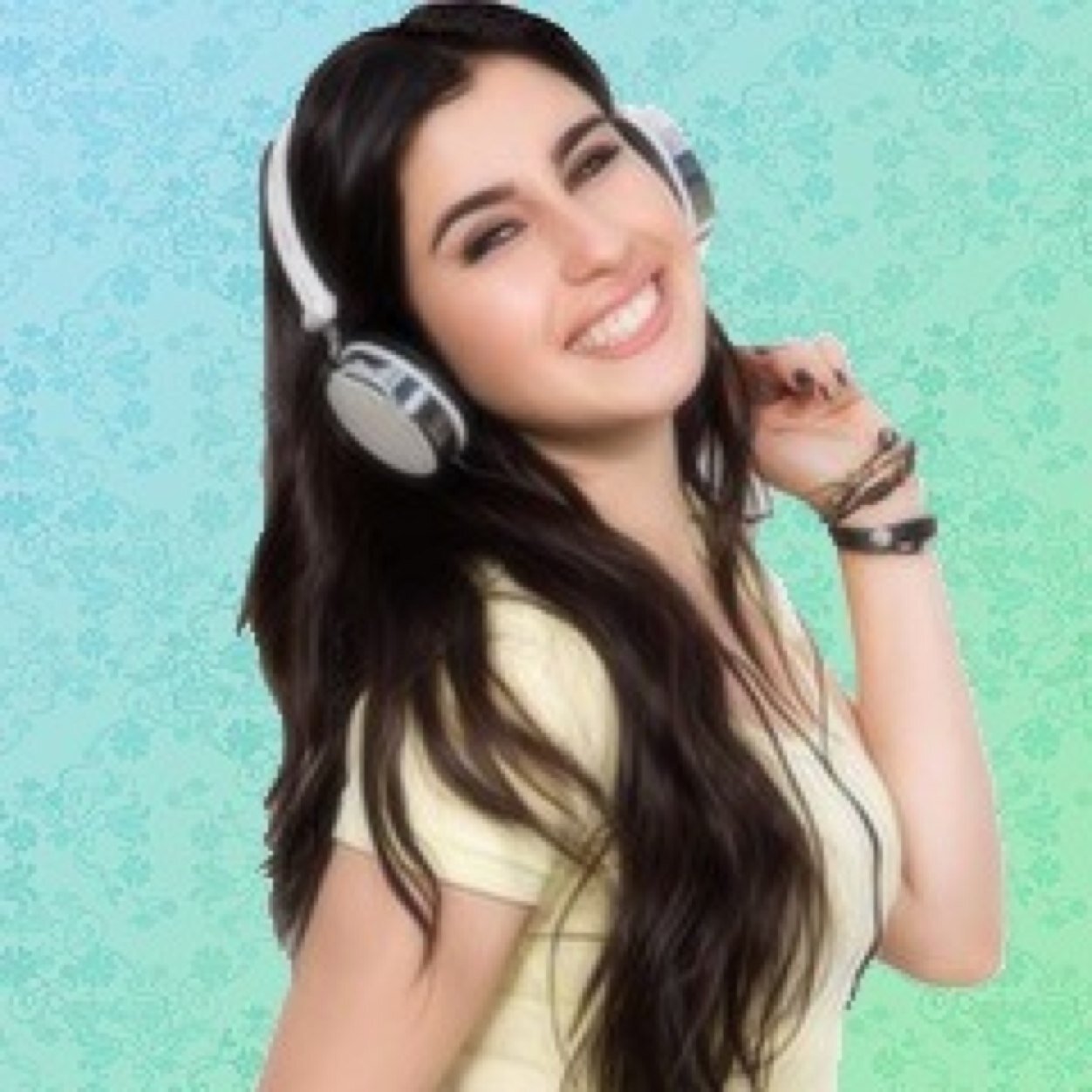 this is a free follow, please follow @intocabello :)