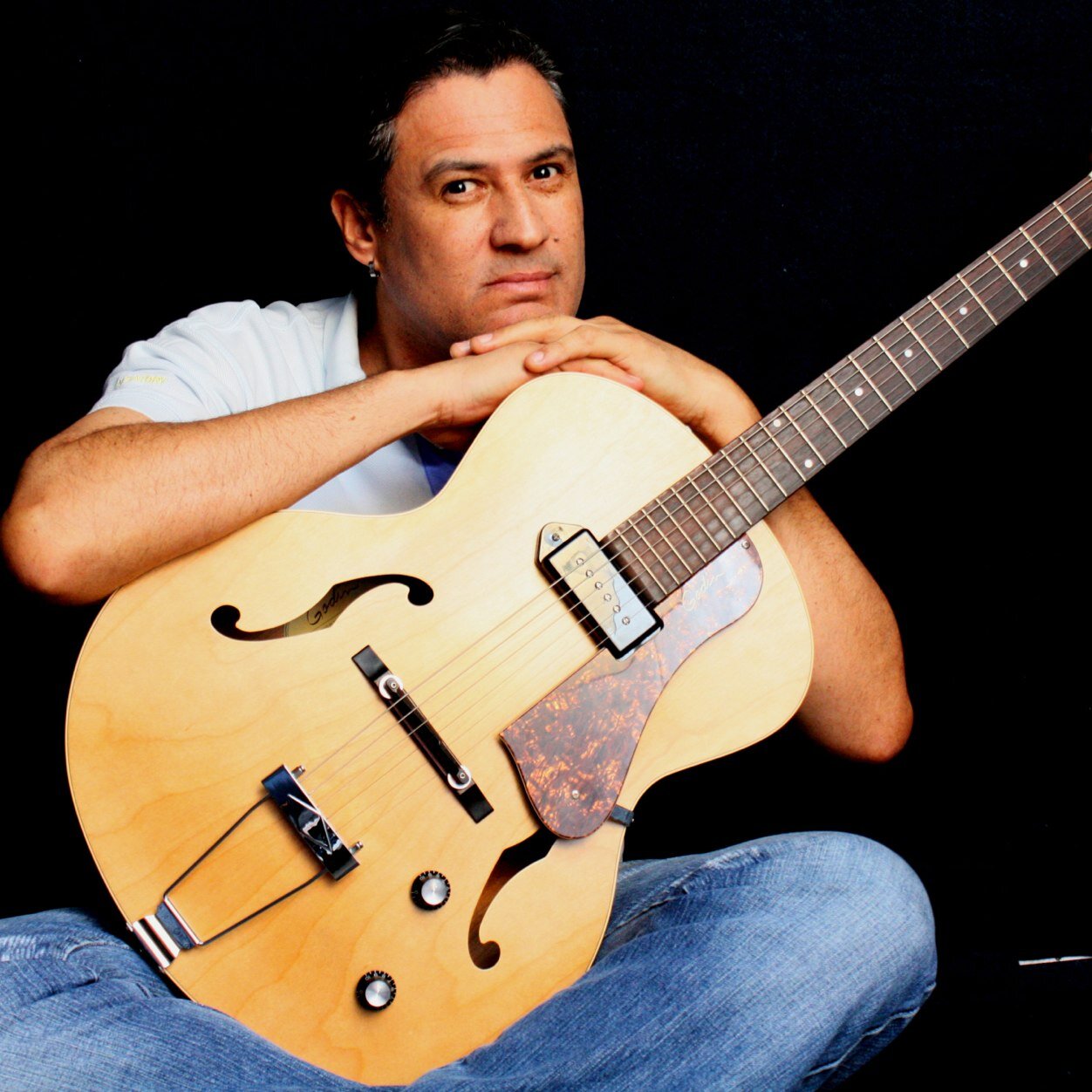 Sou músico,arranjador,produtor e guitarrísta.Sejam bem vindos ao meu twitter!!!