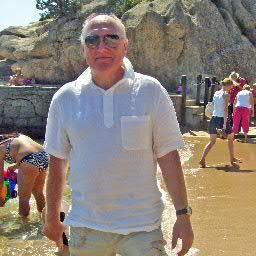 Likes technology, motor sport, cycling & travel. Loves Italy, South of France, good food, wine & real ale.  Likes good design, art, music & beautiful women.
