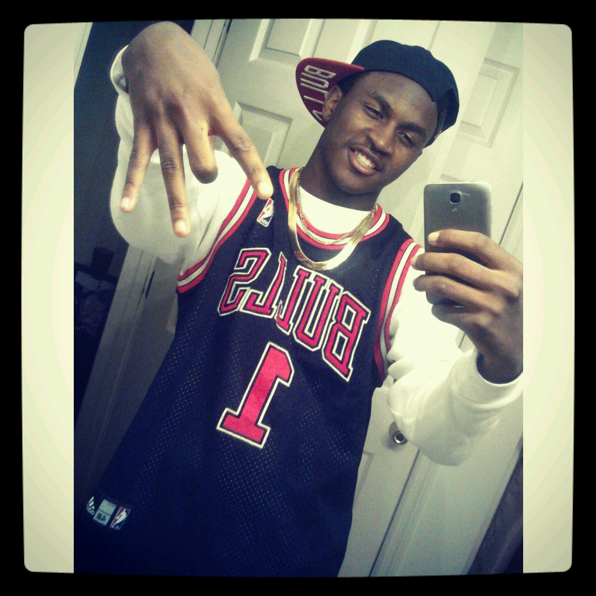 Young Nigga In Charge..Tryna Get Rich Out Ian Got Time Fo Dat Petty Shyt..Follow A Real Nigga!