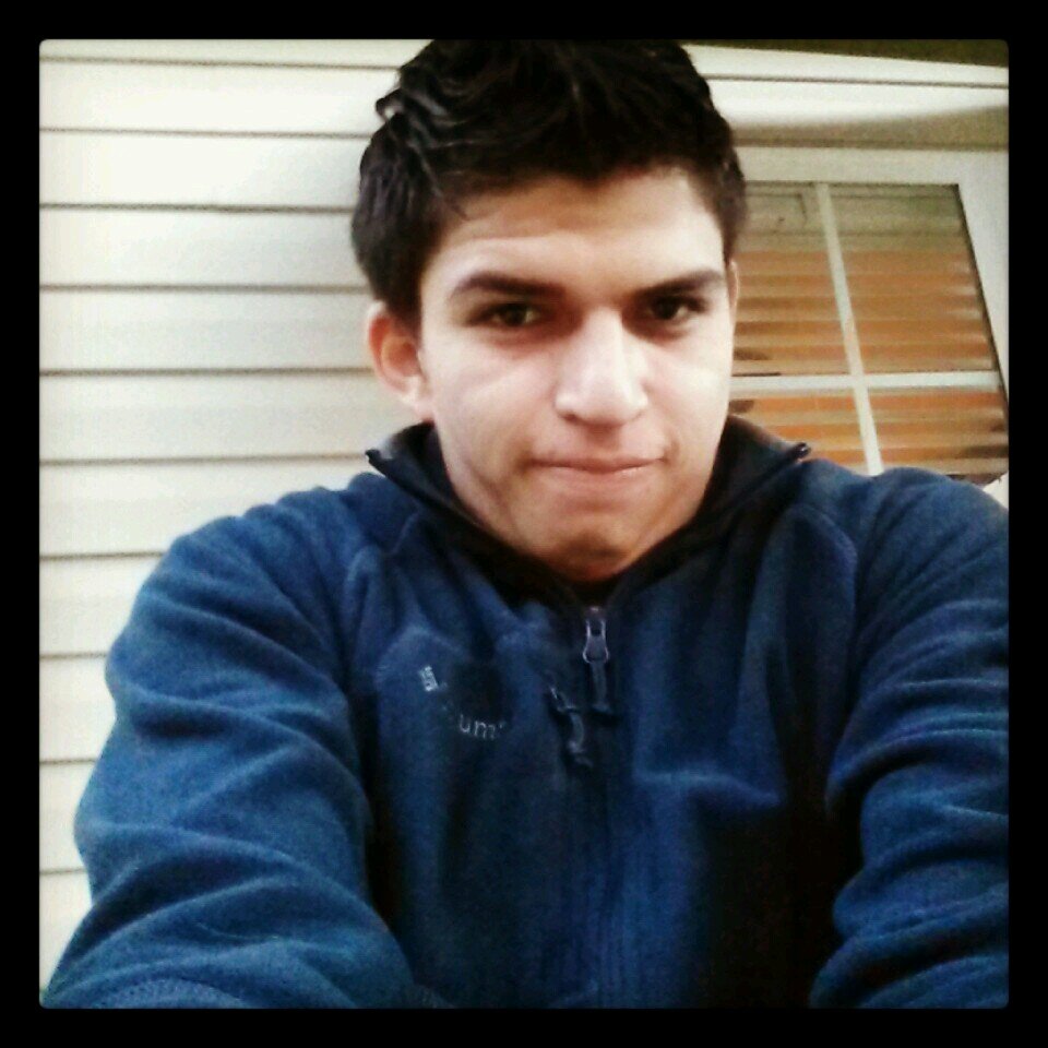 Apasionado por el futbol y vicioso de #FIFA14. Follow me and I follow you. #Instagram @azach_03