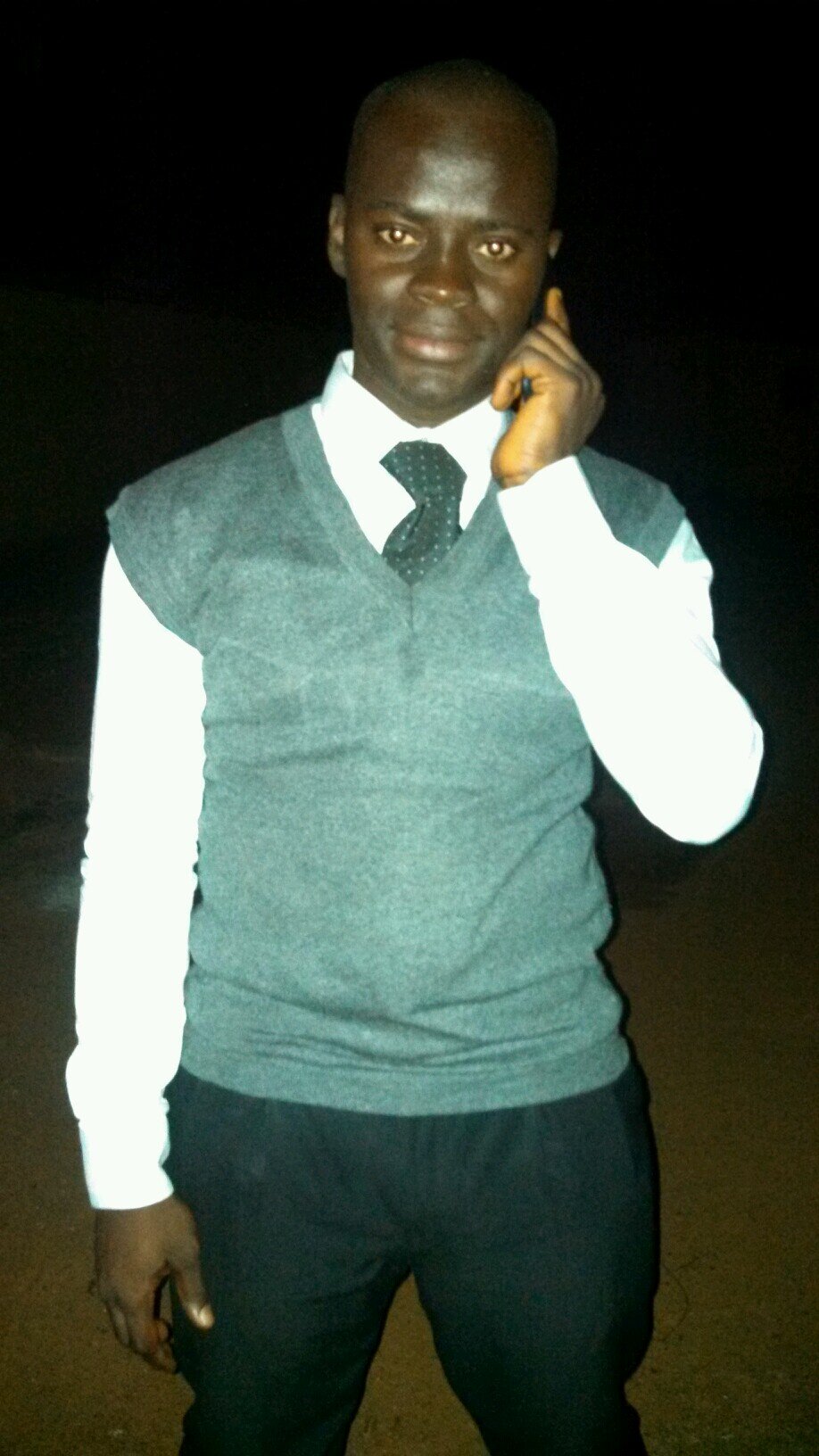 je guineen né en 1987 a conakry fils de  feu Marouf et de Salematou Bangoura habité a conakry