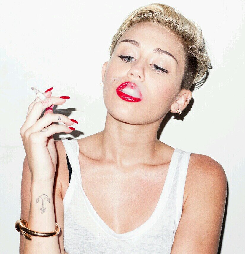 Smiler ♥ Belieber ♥ Foreget the haters cause somebody love ya...