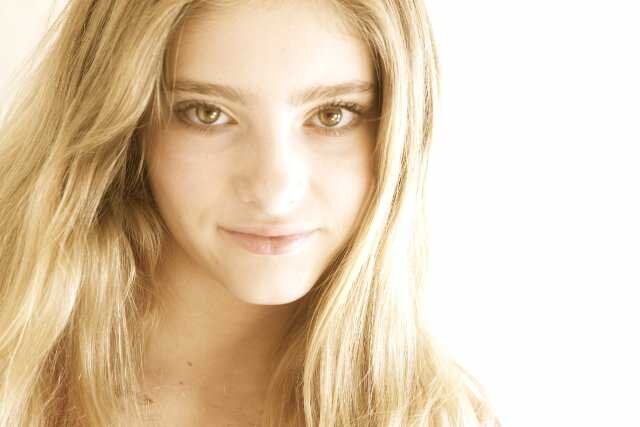 14. Hija de Aragorn y de Arwen. Hermana menor de Eldarion y de Elanor. Nieta de Arathorn. Experta con el arco y armas arrojadizas. #SpanishFakeESDLA