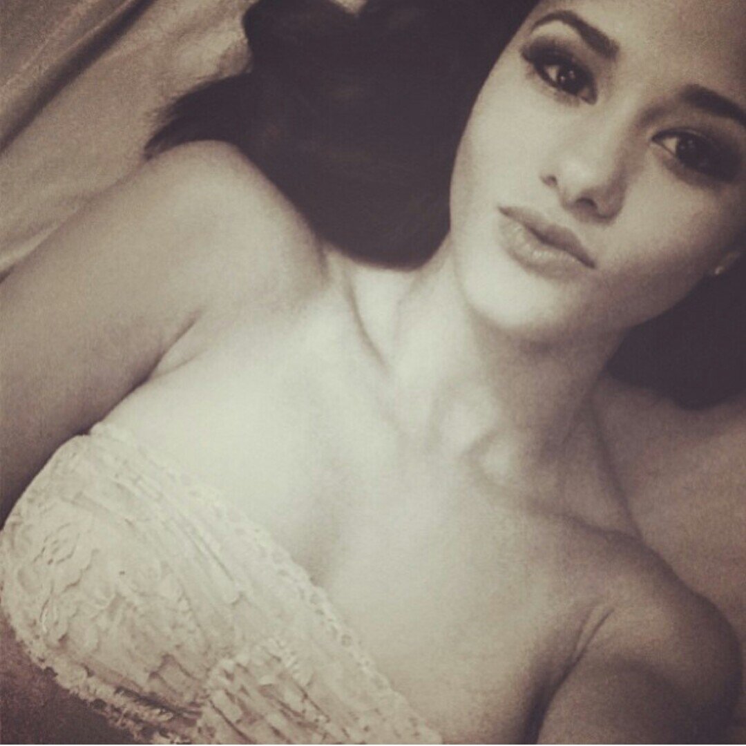 Hi guys:) i am Olivia Tray! 19years old! I am a student) I ♥ fashion,good people and good music!