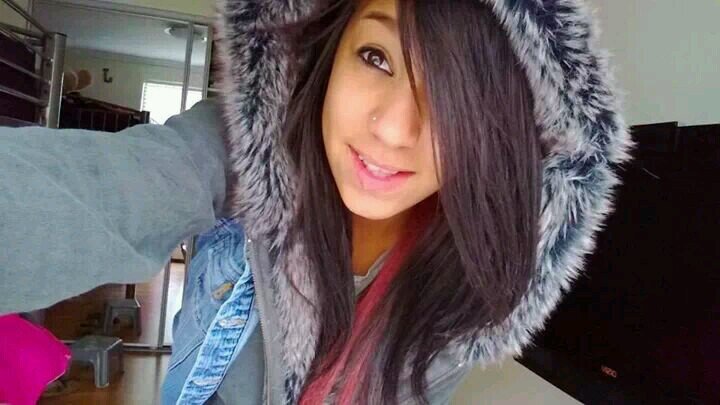 15, bisexual, single, singer ;)