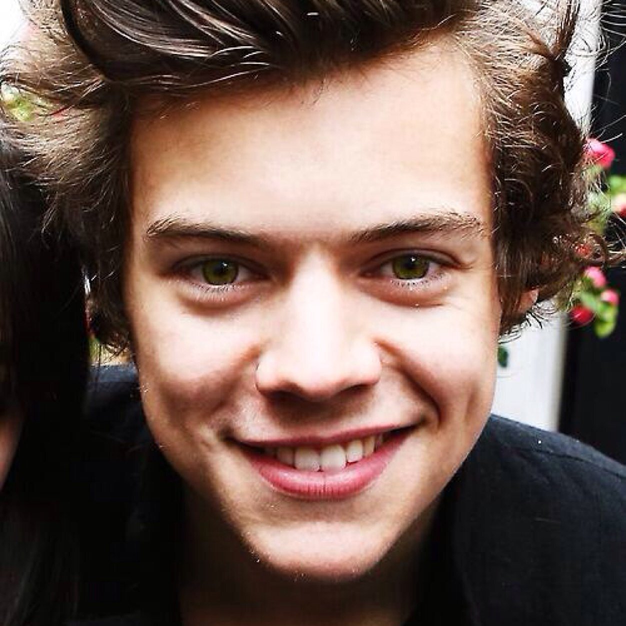 FOLLOW @zaynfker OR I WILL UNFOLLOW U THANK U XX I AM CHECKING SO DONT THINK IM NOT XX