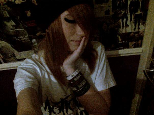 I love bands, and purple things :3