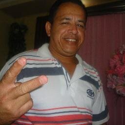 amo futebol sou gesseiro amo minha familia e sou muito feliz
