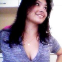 A lágrima cura a alma. Refresca a face, renova a nossa base. Mas o sorriso, ah o sorriso em o poder surreal de fazer o mundo inteiro feliz. :)