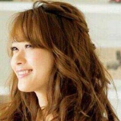 大人ヘア メイクデザイン على تويتر 短い前髪でも大丈夫 髪の毛を 奥の方からとってくる 前髪と一体化させる 片編み込みする 片側だけを編みこむ 出てくる短い前髪は ワックスで抑えて 編み込みの先をピンでとめて完成 T Co Vhzcoa8k1l 大人ヘア メイクデザイン على تويتر 短い前髪でも大丈夫 髪の毛を 奥の方からとってくる 前髪と一体化させる 片編み込みする 片側だけを編みこむ 出てくる短い前髪は ワックスで抑えて 編み込みの先をピンでとめて完成 T Co Vhzcoa8k1l