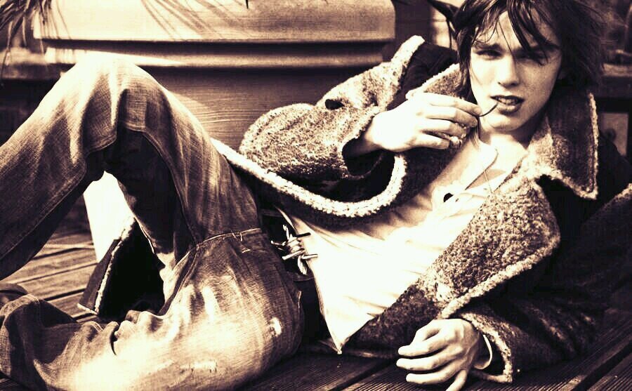 I am Alexander. Never call me Alex. I was born in 1899 and turned in 1917. I am taken by my 'Alpha Bitch' @AtheneLuchessBP (Blood Pages RP Werewolf) #Alexaene